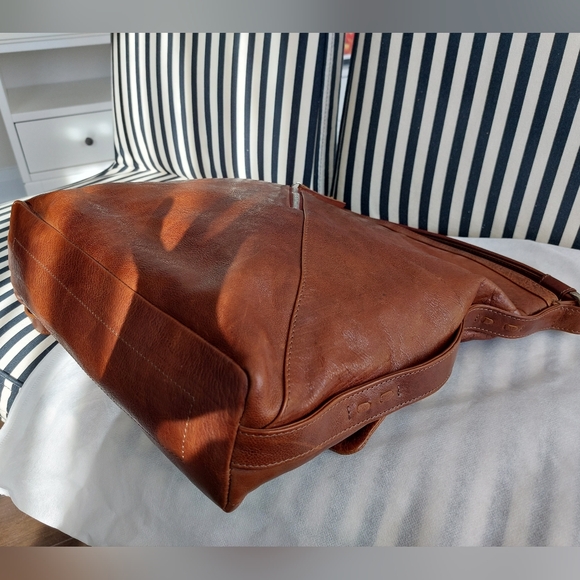 Tano Messenger Bag/Crossbody Rich Italian Pull Up Leather - Picture 10 of 16